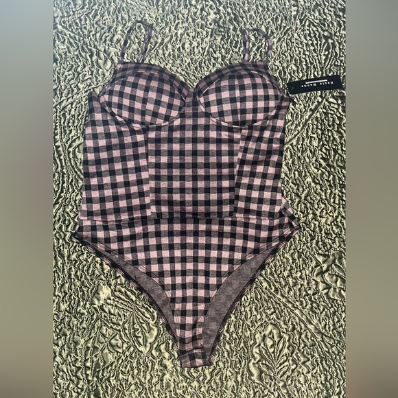 Pink and black checkered one piece spaghetti strap tank top ✨Size L - Picture 2 of 5